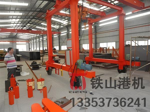 重慶輪胎式集裝箱龍門(mén)吊廠家集裝箱龍門(mén)吊縮短集裝箱周轉(zhuǎn)時(shí)間